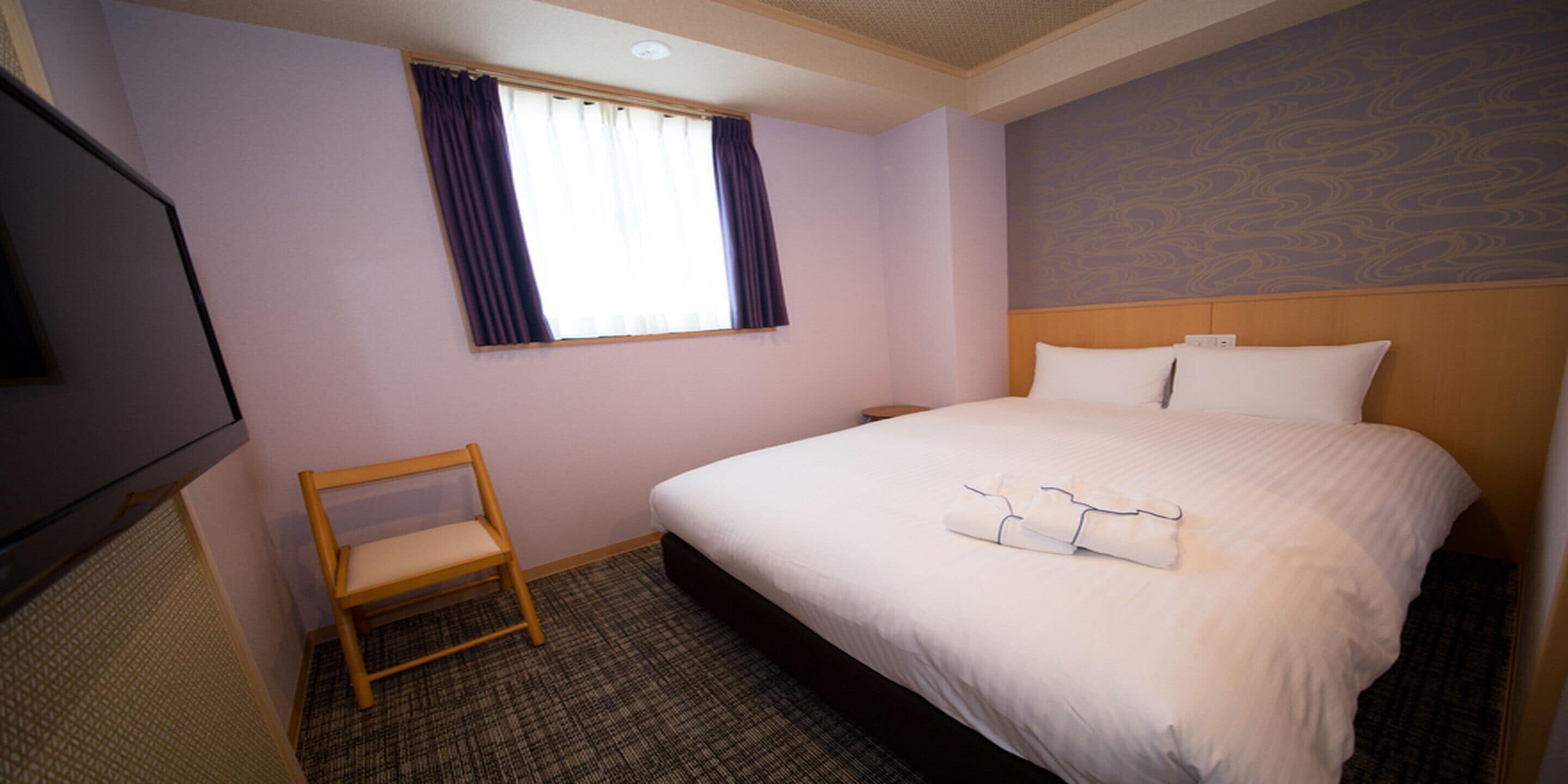 スタンダード ダブルルーム 禁煙 | 羽毛の掛け布団、デスク、遮光カーテン、防音設備