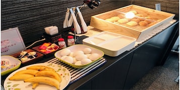 Free daily buffet breakfast