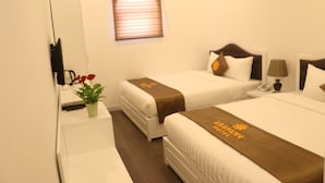 A hotel room with two beds, a small table with a plant, and a window with blinds. - Arapang Hotel 2 (Xuan Huong - Da Lat)