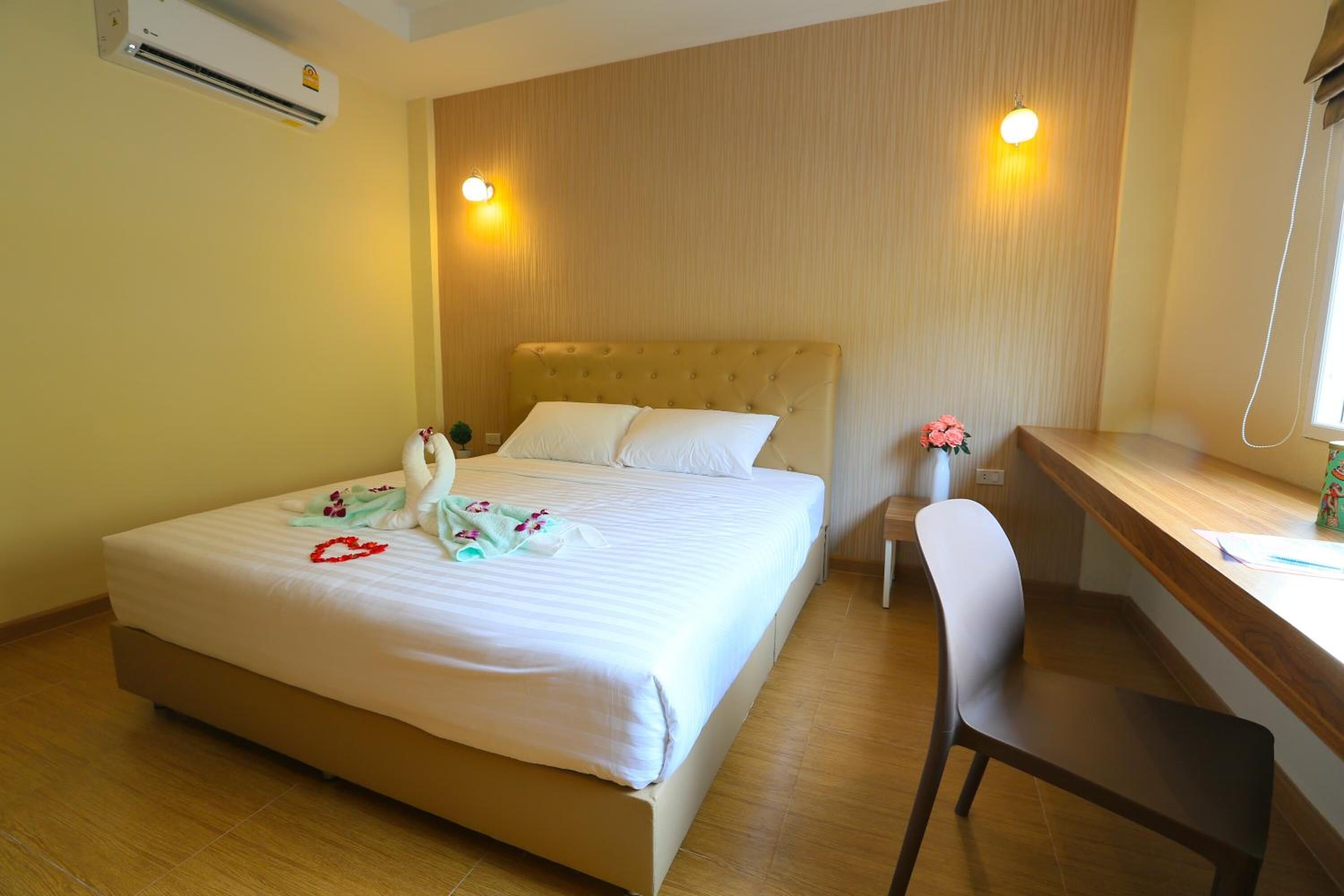 Deluxe Double Room, 1 King Bed | Desk, laptop workspace, rollaway beds, free WiFi