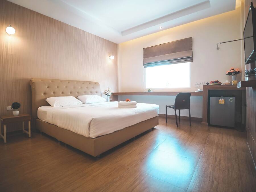Deluxe-Doppelzimmer, 1 King-Bett | Schreibtisch, laptopgeeigneter Arbeitsplatz, Zustellbetten