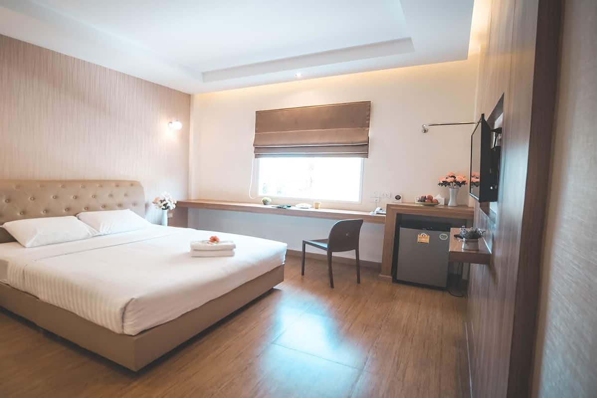 Deluxe Double Room, 1 King Bed | Desk, laptop workspace, rollaway beds, free WiFi