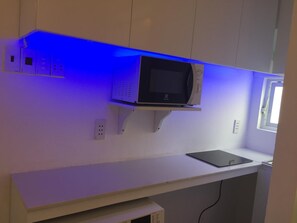 Coffres-forts dans les chambres, bureau, fer et planche à repasser
