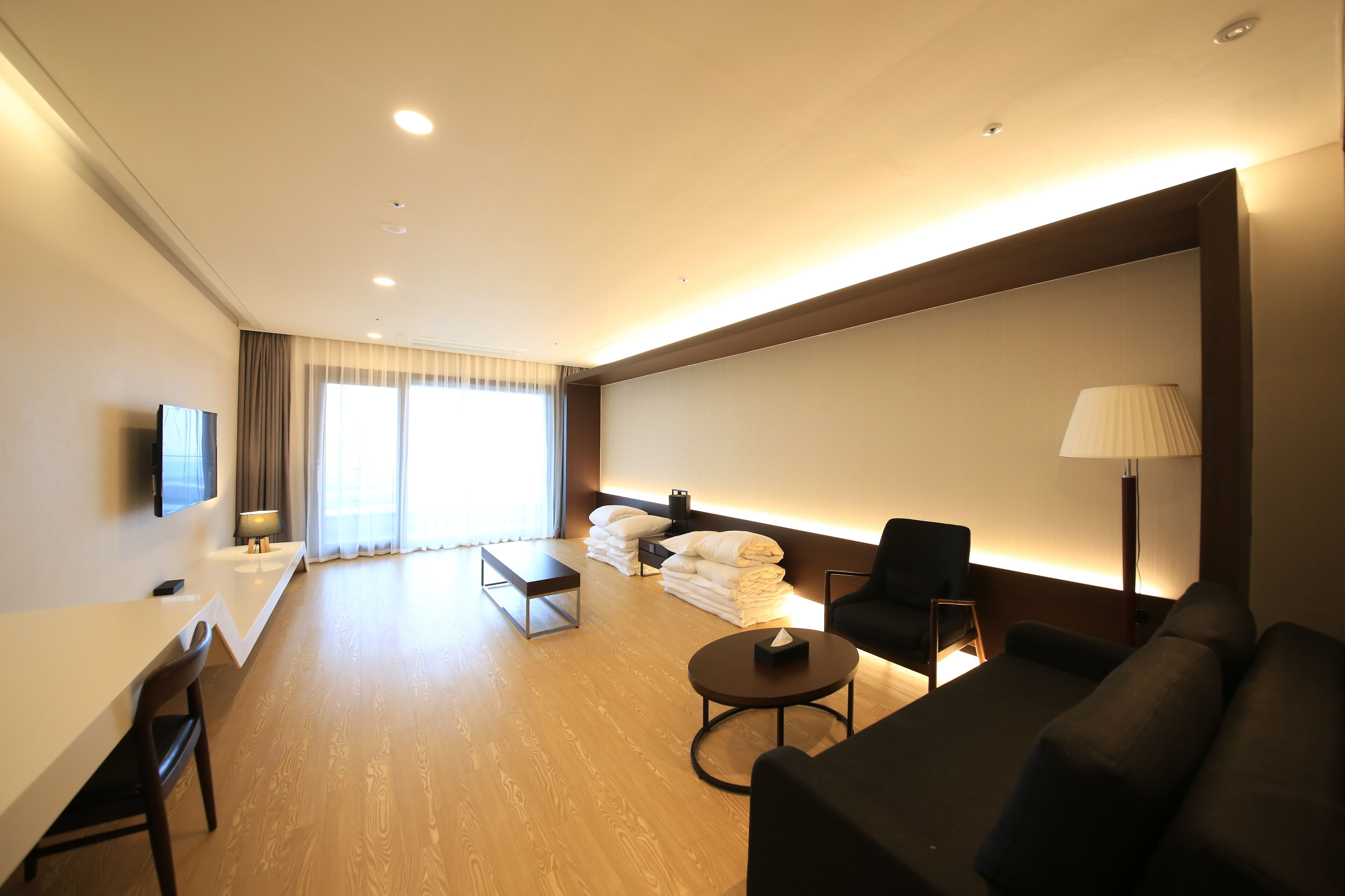 Huone (Korean style_Ondol) | Tallelokero huoneessa, työpöytä