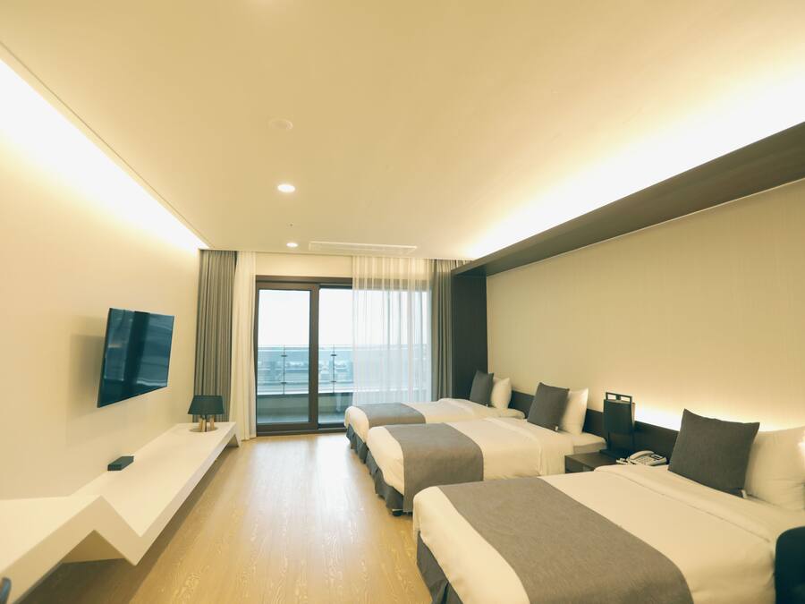 In-room safe, desk, laptop workspace, blackout drapes