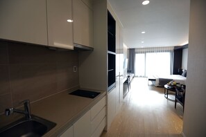 Private kitchenette - The Qube Resort Jeju (Seogwipo)
