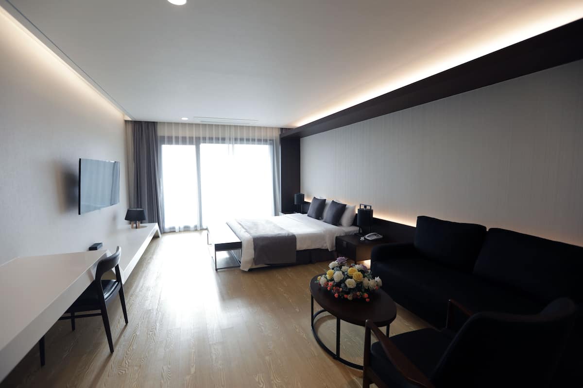Deluxe Double Room | In-room safe, desk, laptop workspace, blackout drapes