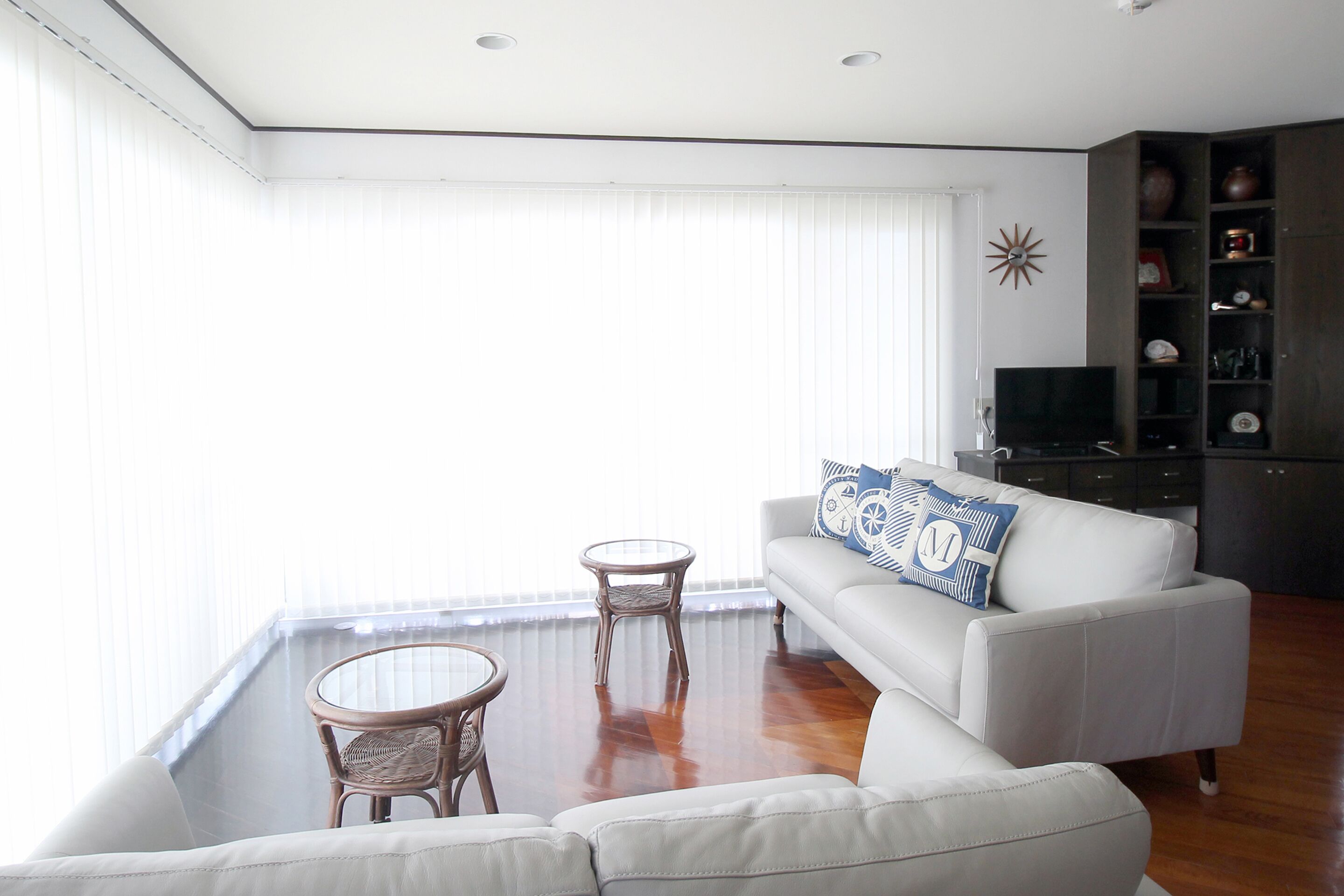Småhus (Oceanfront ,2 bed room+tatami room) | Oppholdsområde | En 32-tommers Flatskjerm-TV med digitale kanaler samt TV og DVD-spiller