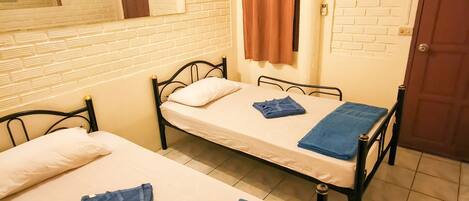 Standard-herbergi | Aukarúm, ókeypis þráðlaus nettenging, rúmföt