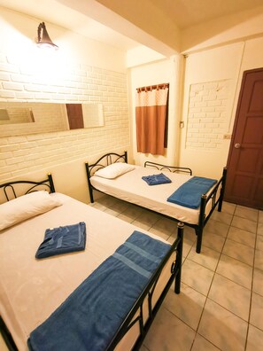 Kahden hengen standard-huone (kaksi sänkyä) | Lisävuoteet, ilmainen Wi-Fi, vuodevaatteet