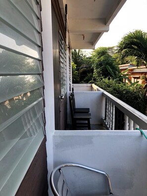 Habitación estándar con 2 camas individuales | Balcón