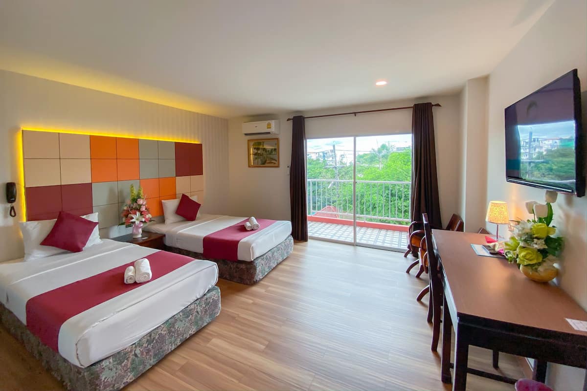 Chambre Deluxe avec lits jumeaux | Bureau, rideaux d’obscurcissement, accès au Wi-Fi (inclus)