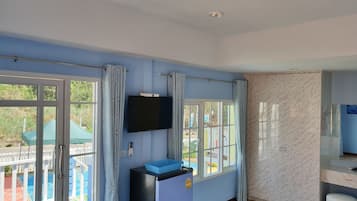 Standard King Room with Balcony | 客房設施服務