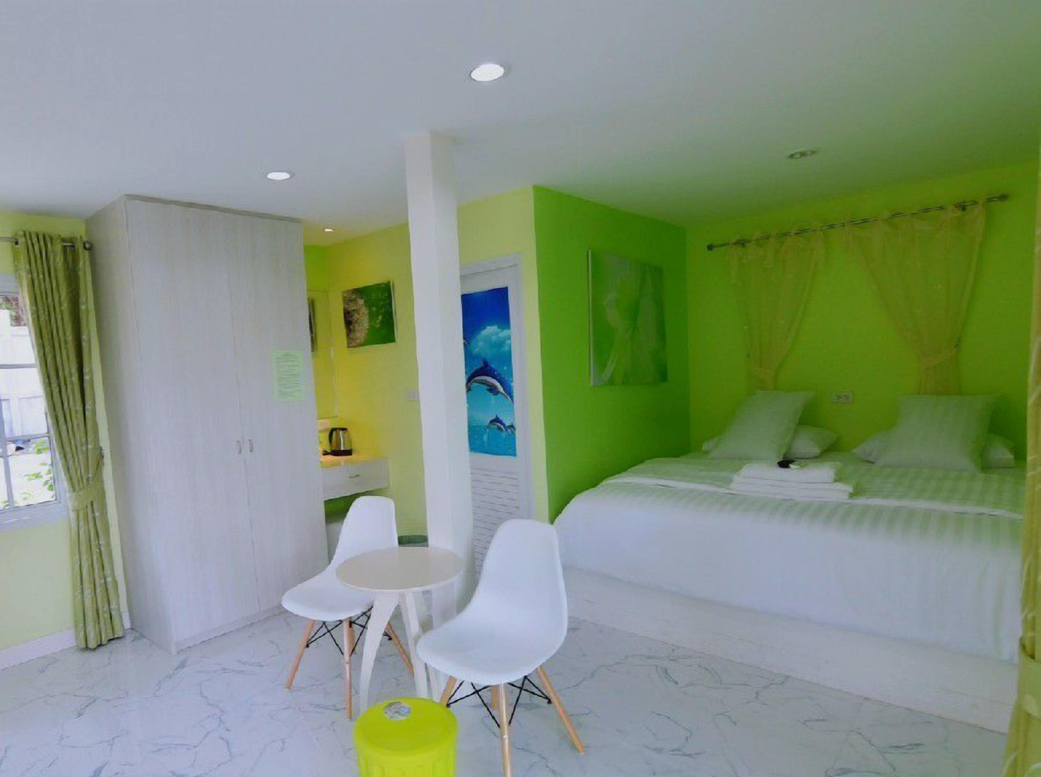 Standard King Room | Egyptian cotton sheets, premium bedding, down comforters, pillowtop beds