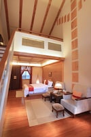 Escritorio, wifi gratis y ropa de cama 