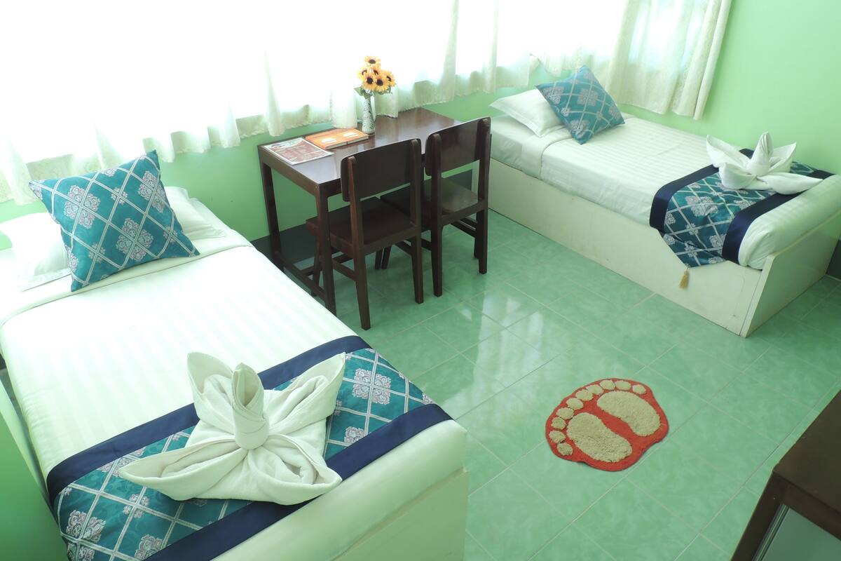 Habitación superior con 1 cama matrimonial o 2 individuales | Minibar, escritorio, camas extra y wifi gratis 
