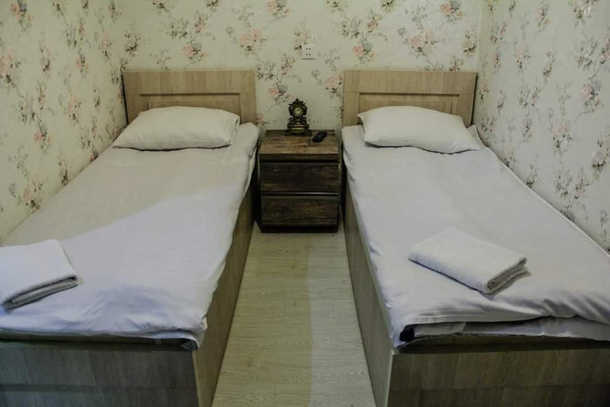 Economy Twin Room (No Windows) | In-room safe, soundproofing, WiFi (free), bed sheets