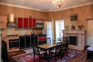 Standard Studio | In-room safe, soundproofing, free WiFi, bed sheets - Hotel Konka (Tbilisi)