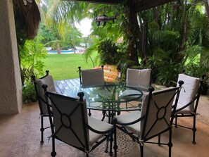 المنطقة المحيطة بالمنشأة