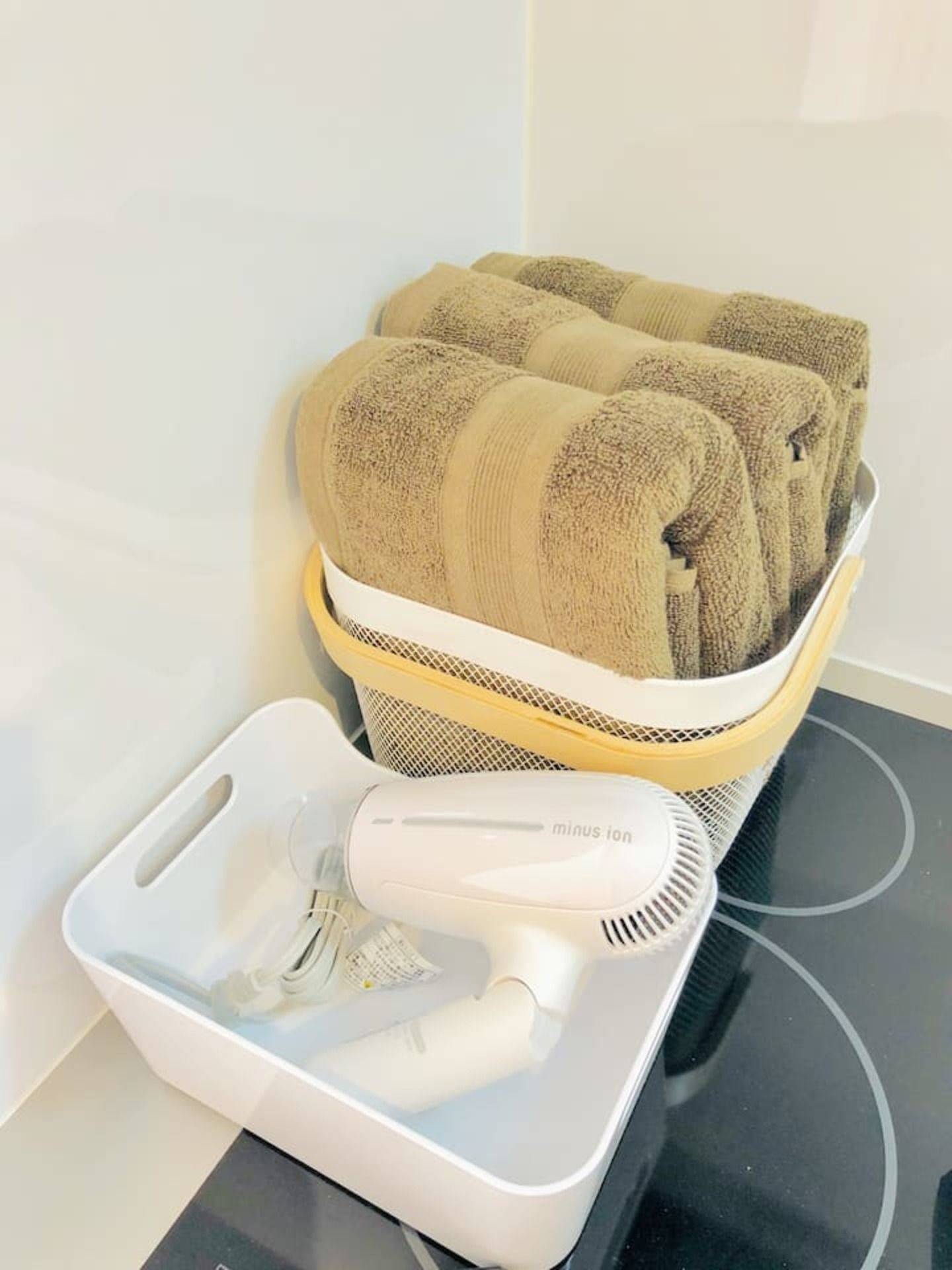 separate bathtub and shower, free toiletries, hair dryer