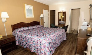 Standard Room, 1 King Bed, Non Smoking | 1 bedroom, free WiFi, bed sheets
