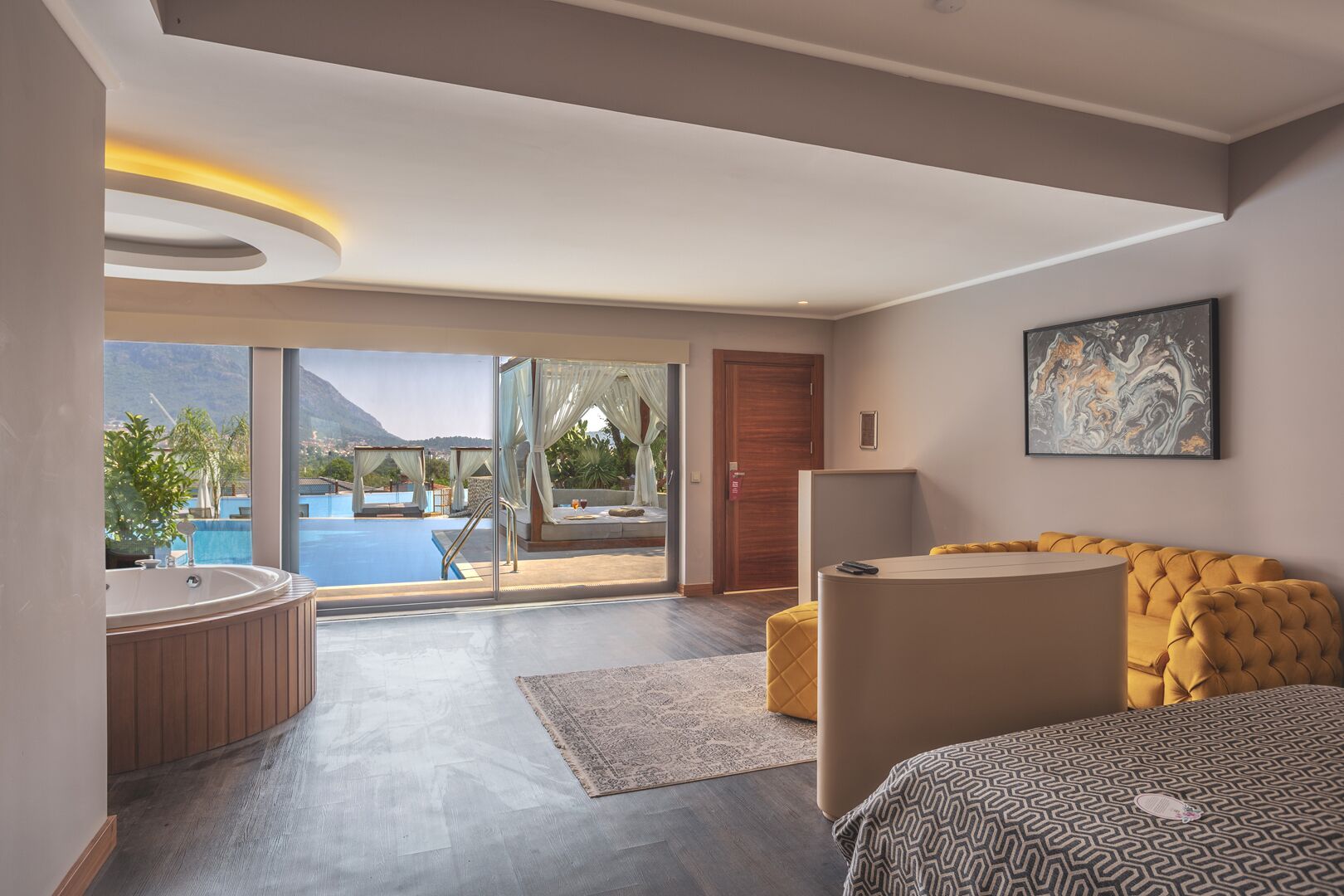 Deluxe Suite (Swim Up) | Premium bedding, minibar, in-room safe, individually decorated