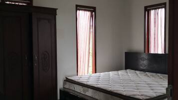 Standard House, 6 Bedrooms | Room amenity