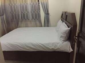 Chambre Double Deluxe, non-fumeurs | Wi-Fi gratuit, draps fournis