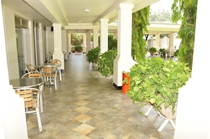 Food-Court