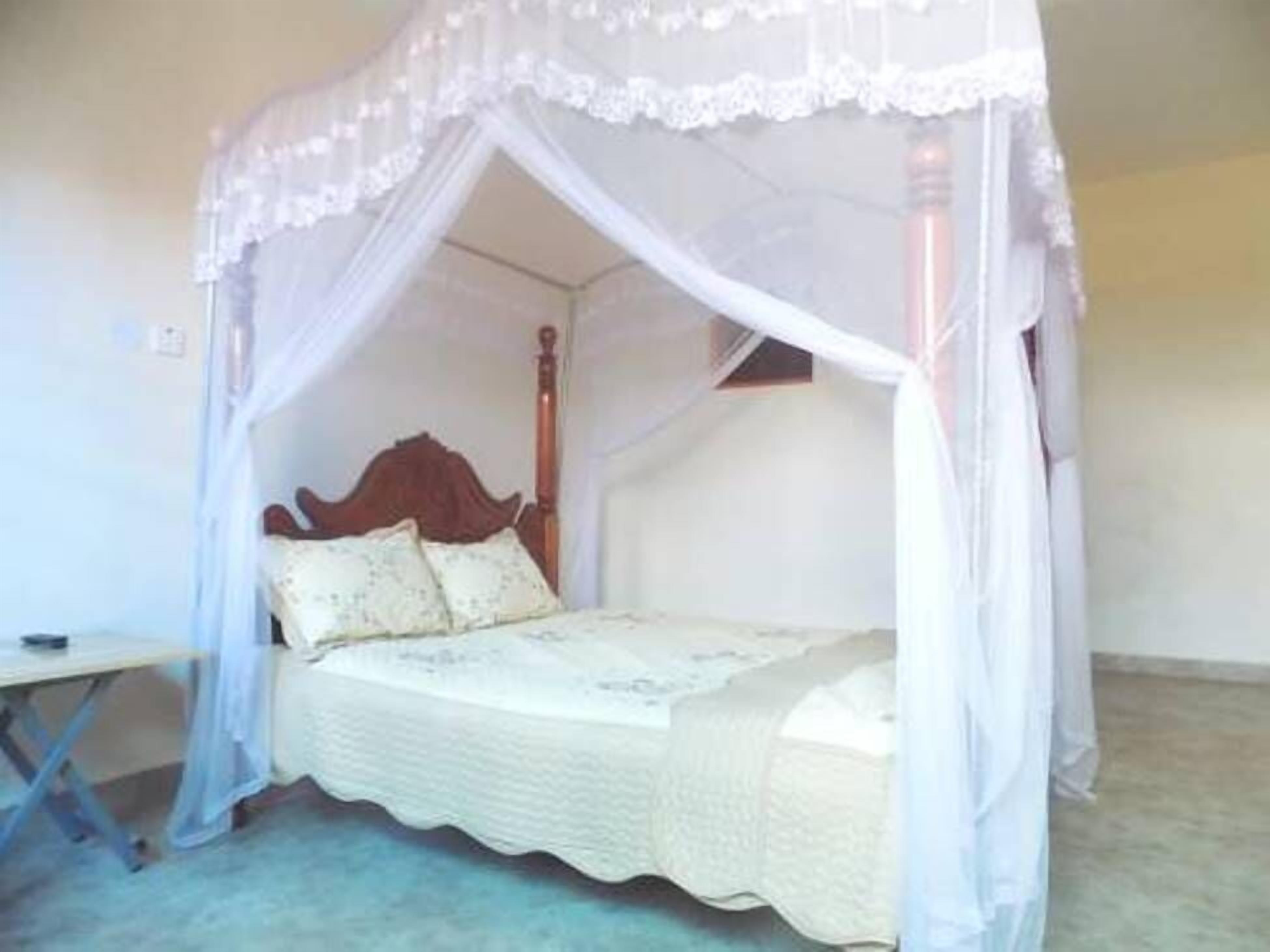 Double Room | Desk, blackout curtains, free WiFi, bed sheets