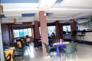 Breakfast, lunch and dinner served - Japs Motel Mbarara (Mbarara)