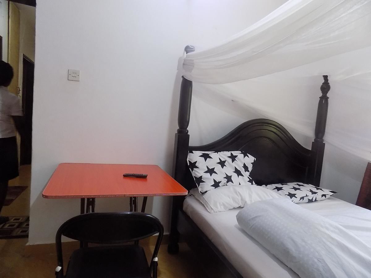 Free WiFi, bed sheets