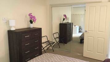 Superior Cottage, 1 Queen Bed, Non Smoking, Garden View | 1 bedroom, individually decorated, individually furnished