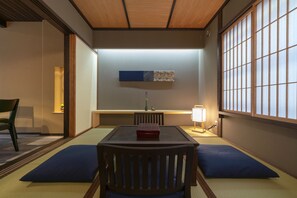 Private Vacation Home | Living area | Flat-screen TV