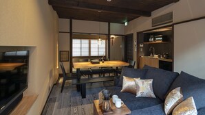 町家一棟貸し切り | リビング エリア