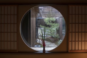 Tavanomainen talo, 3 makuuhuonetta, keittiö, näköala puutarhaan (Private Vacation Home) | Näkymä sisäpihalle