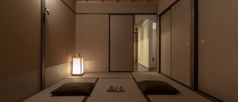 Tradisjonelt hus, 3 soverom, kjøkken, hageutsikt (Private Vacation Home) | 2 soverom, safe på rommet, individuelt dekorert og individuelt innredet