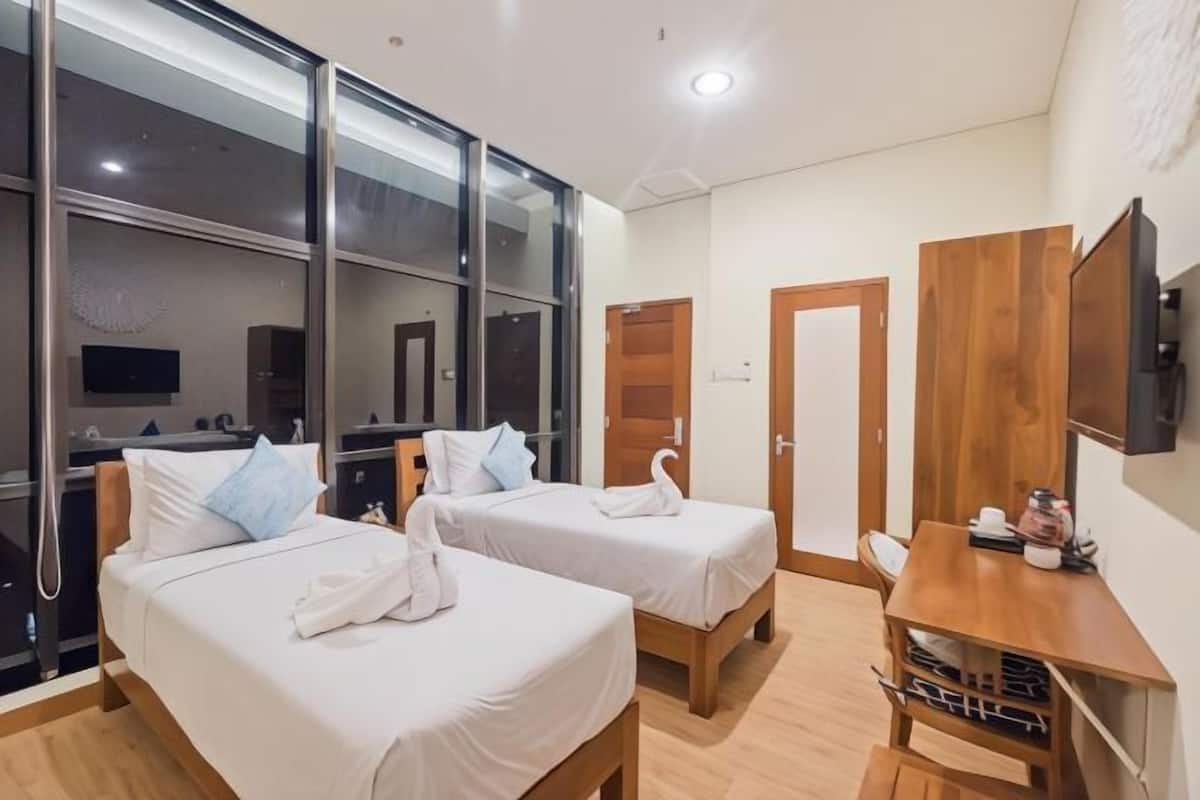 Frigobar, cofres nos quartos, escrivaninha, Wi-Fi de cortesia
