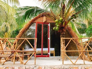 バンガロー ガーデンビュー (with AC) | ミニバー、デスク、車椅子でアクセスできる設備