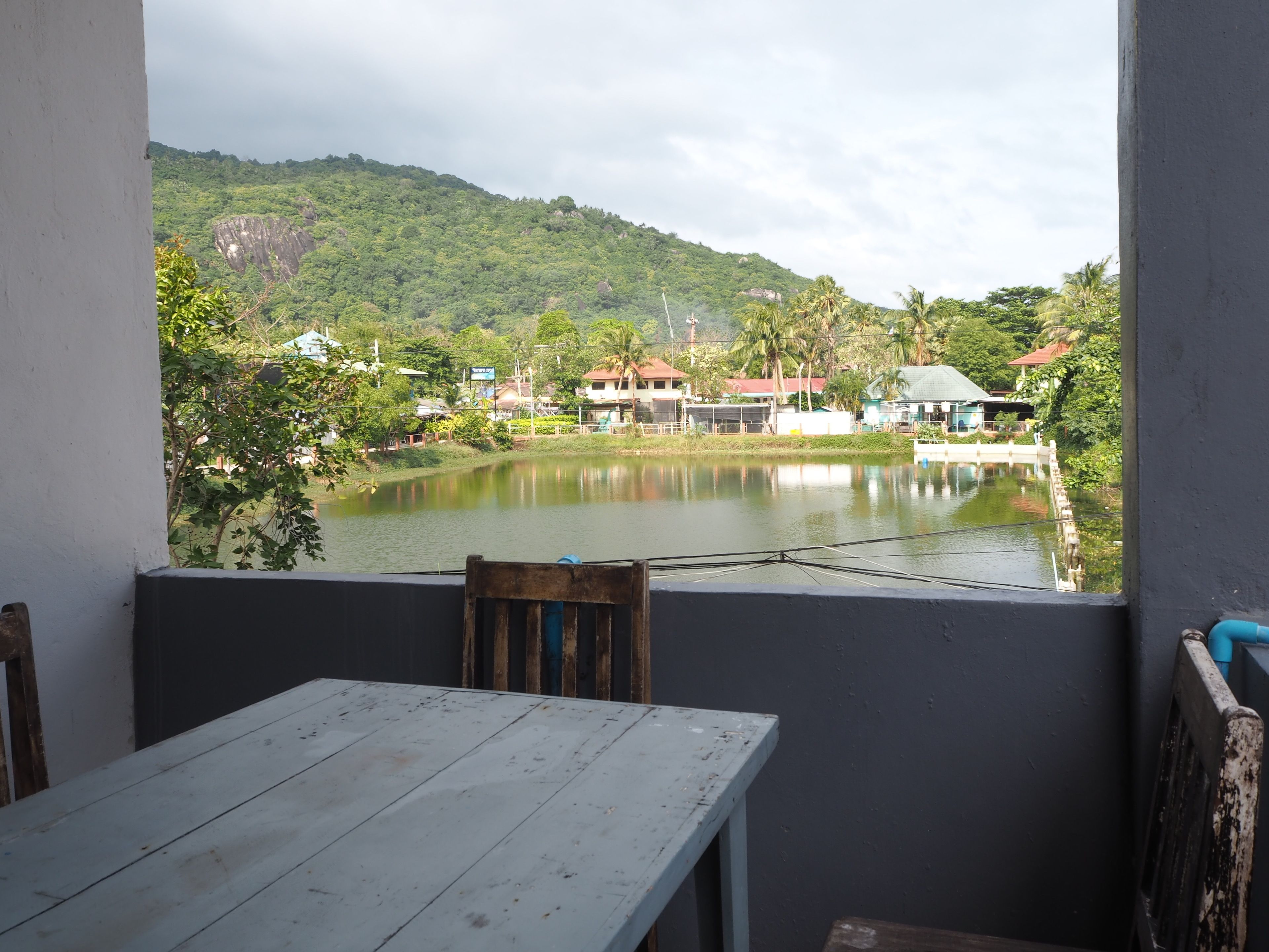 8-Bed Mixed Dormitory (Ensuite) | Living area