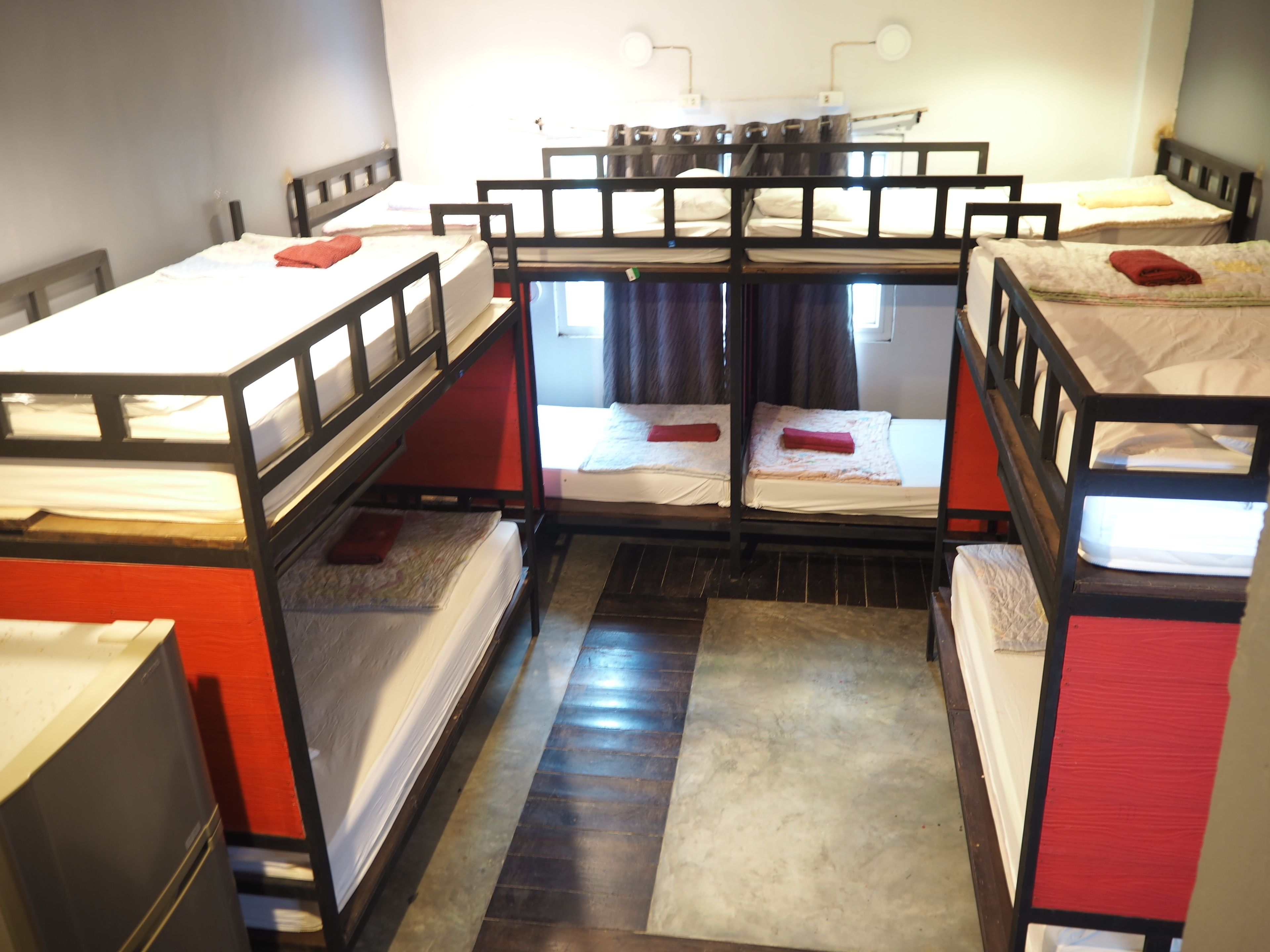 พื้นที่ทำงานแบบใช้แล็ปท็อป, ผ้าม่านกันแสง, Wi-Fi ฟรี, ผ้าปูที่นอน