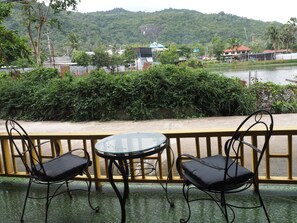 8-Bed Mixed Dormitory (Ensuite) | Balkon