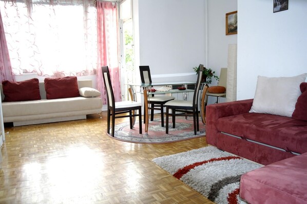 Flat-screen TV - Kudamm West Central City Appartment (Berlin)