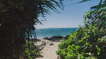 Perto da praia, areia branca