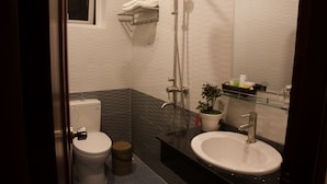 Superior Double Room, 1 Queen Bed, Smoking | Bathroom - Luu Ly Hotel (Da Lat)