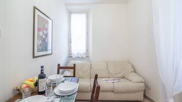 Apartment, 2 Schlafzimmer | Wohnzimmer | Flachbildfernseher