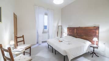 Apartment, 2 Schlafzimmer | 2 Schlafzimmer, individuell dekoriert, Schreibtisch