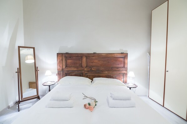 2 bedrooms, individually decorated, desk, iron/ironing board - Pontormo by Mmega (Florence)