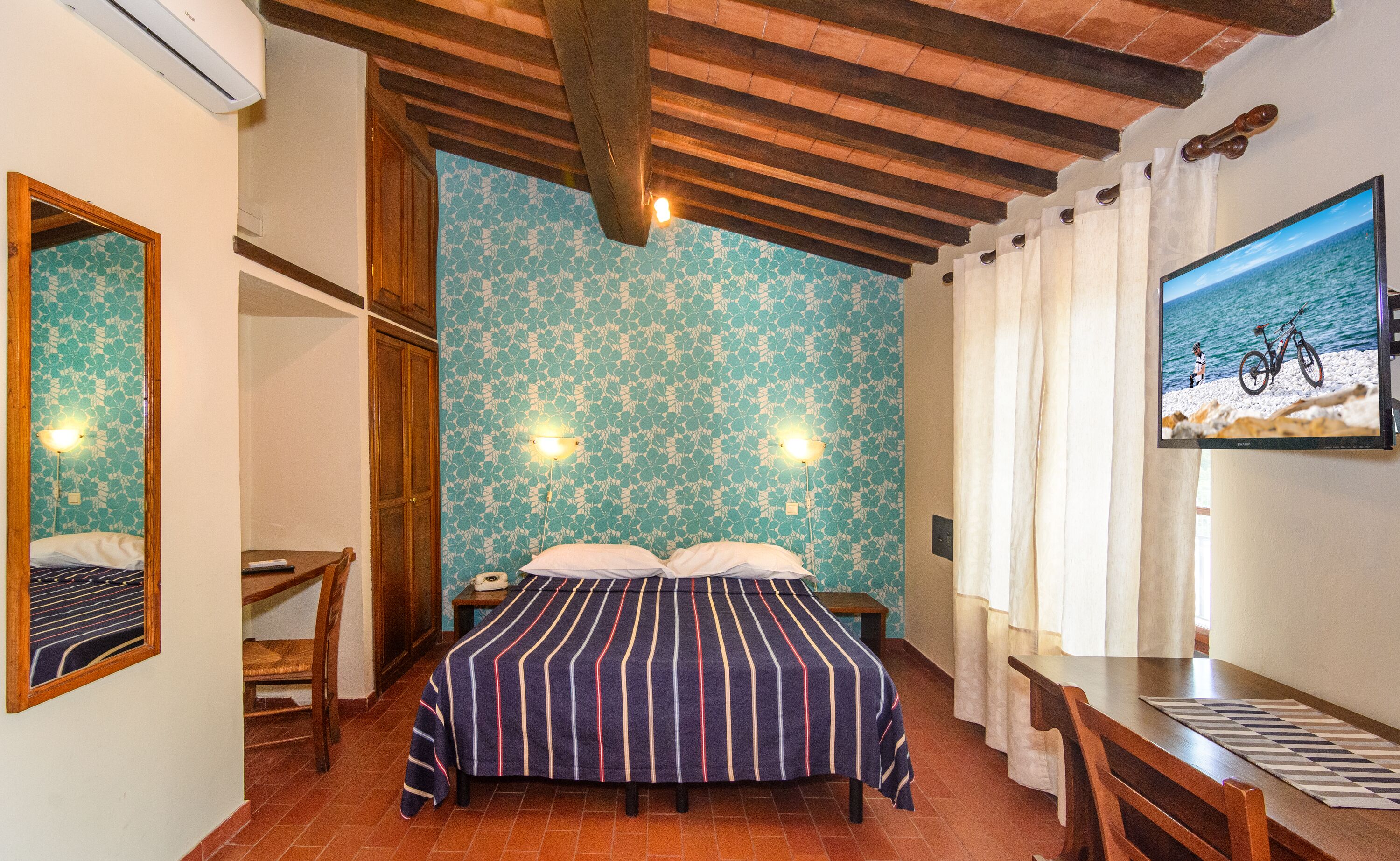 1 bedroom, in-room safe, individually decorated, desk