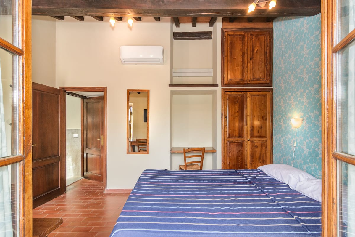 1 bedroom, in-room safe, individually decorated, desk